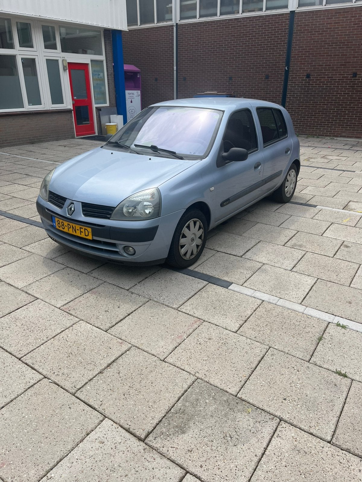 Renault Clio 1.2 16V 79 pk 5D 2004 Grijs, Auto's, Renault, Particulier, Clio, Benzine, C, Hatchback, Handgeschakeld, Origineel Nederlands