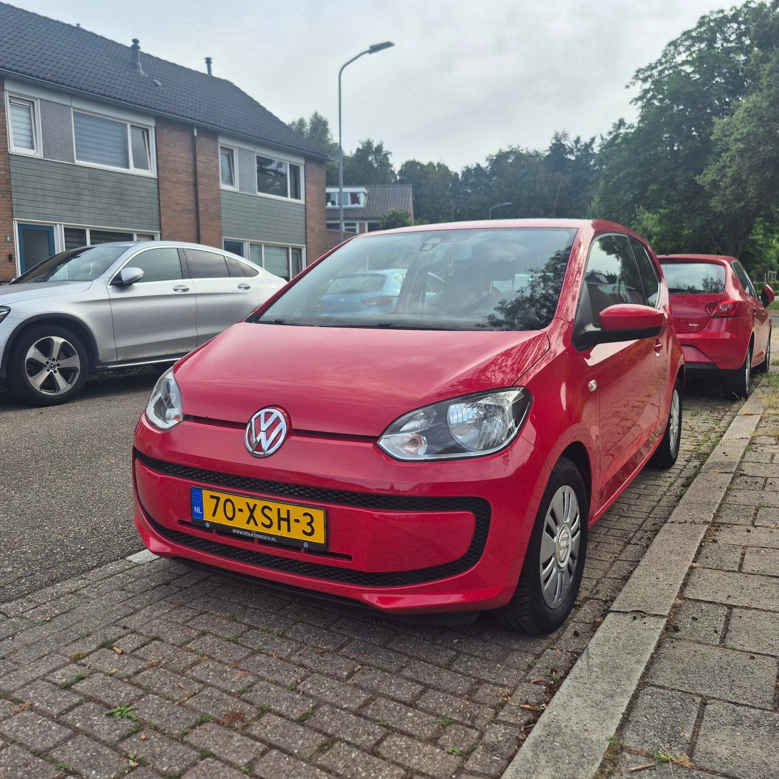 Volkswagen up! 1.0 44KW 2012 Rood nieuwe apk, Auto's, Voorwielaandrijving, Stof, 840 kg, 4 stoelen