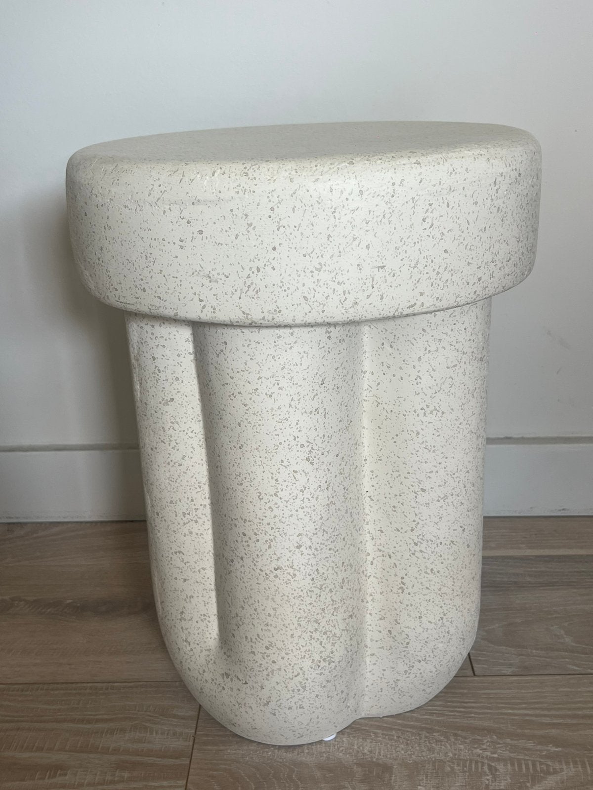 Kwantum bijzettafel krukje… Beige/Creme! ZGAN!, 45 tot 60 cm, Minder dan 55 cm, Rond, Ophalen of Verzenden