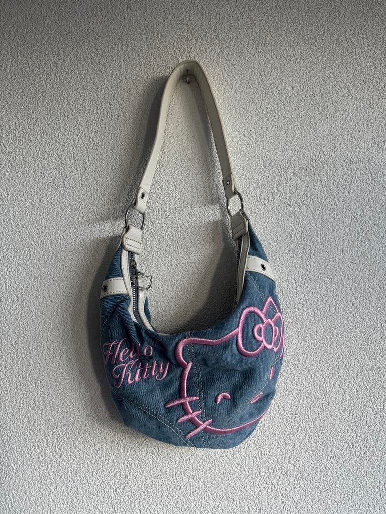 Bershka x Hello Kitty Y2K denim schouder tasje, Sieraden, Tassen en Uiterlijk, Tassen | Damestassen, Hello Kitty, Schoudertasje