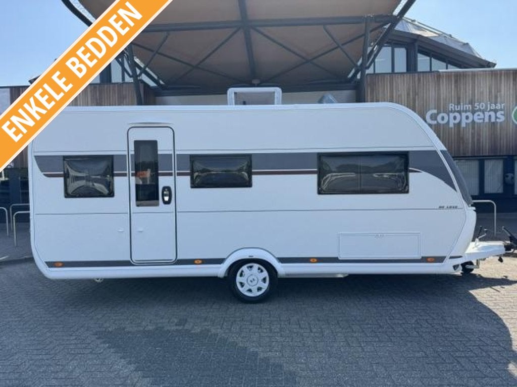 Hobby De Luxe 495 UL 2027 NIEUW BINNEN!!!, Schokbreker, Standaardzit, Hobby, 2 aparte bedden