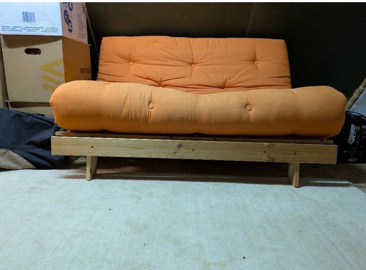 Karup slaapbank met oranje kussen en grenen frame, Ophalen, Gebruikt, Tweepersoons, Oranje