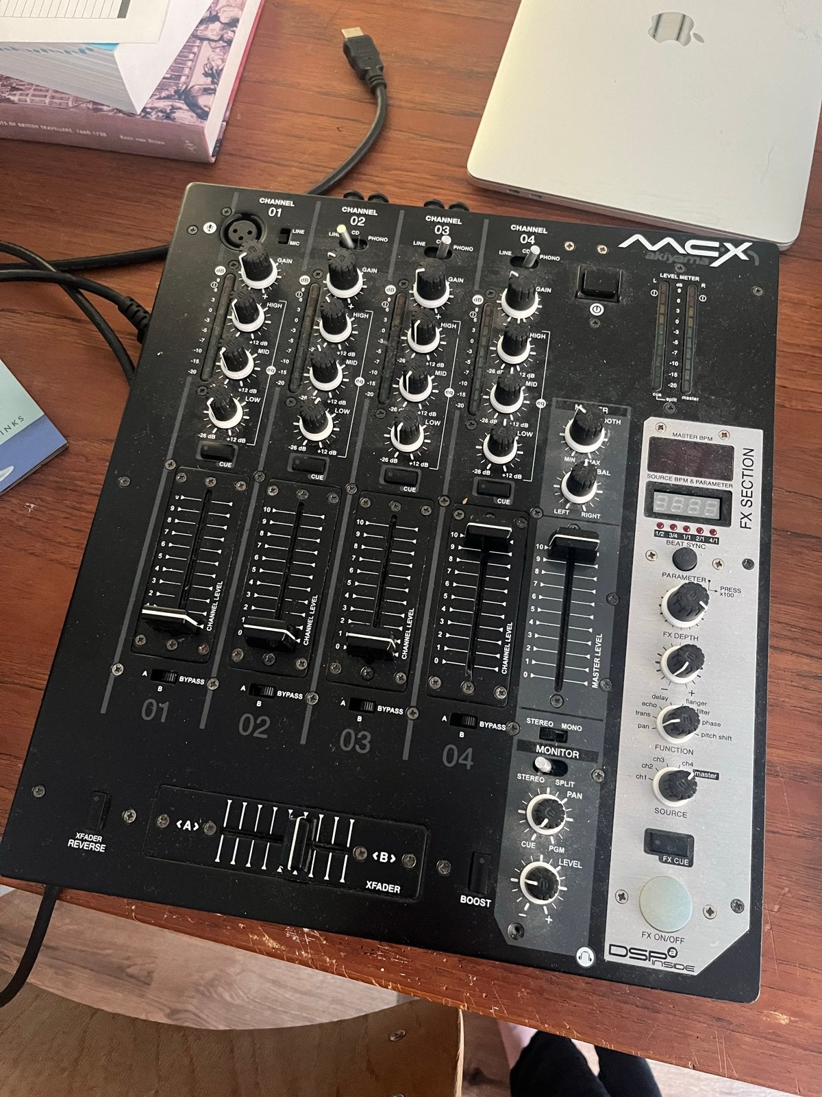 Akiyama MCX DJ Mixer - 4 kanalen, Muziek en Instrumenten, Mengpanelen, Ophalen of Verzenden, Gebruikt, Minder dan 5 kanalen, Microfooningang