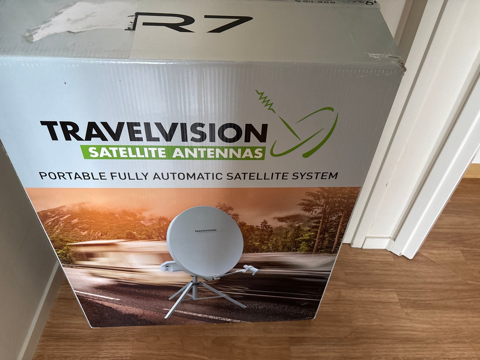 Travelvision R7 Volautomatisch Satellietsysteem, Ophalen of Verzenden, Zo goed als nieuw, (Schotel)antenne, Overige merken