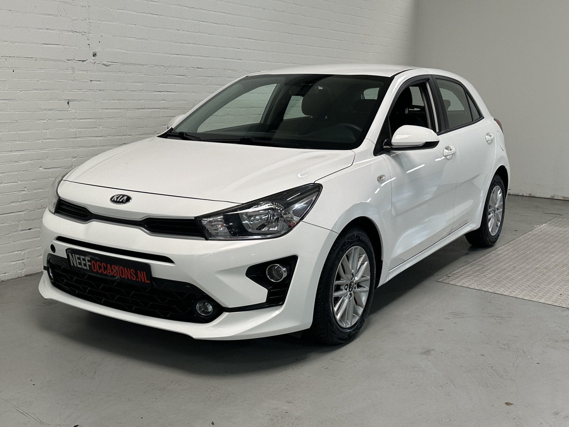 Kia Rio 1.2 T-GDi AIRCO / CAMERA / CARPLAY / NAVI/ CRUISE, Voorwielaandrijving, Gebruikt, Wit, Bedrijf