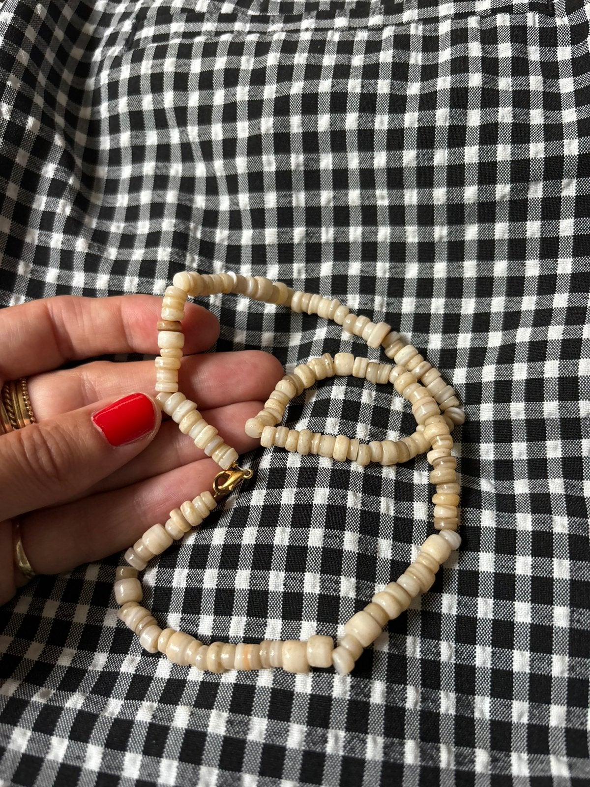 Anna + Ninawitte grijze ketting, goudkleurig slot 39/40cm, Sieraden, Tassen en Uiterlijk, Kettingen, Nieuw, Overige materialen