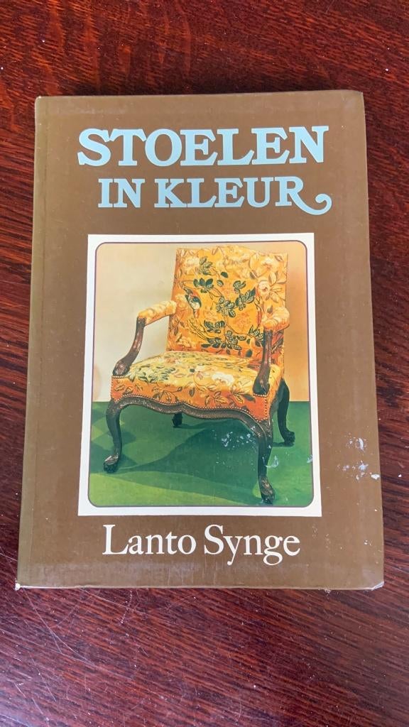 Stoelen in kleuren - Lanto Synge, Ophalen of Verzenden