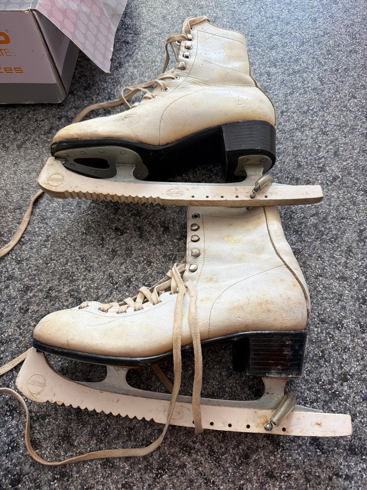 Kunstschaatsen maat 40 - Gebruikt, Sport en Fitness, Ophalen of Verzenden, Gebruikt, Kunstschaatsen, Overige merken