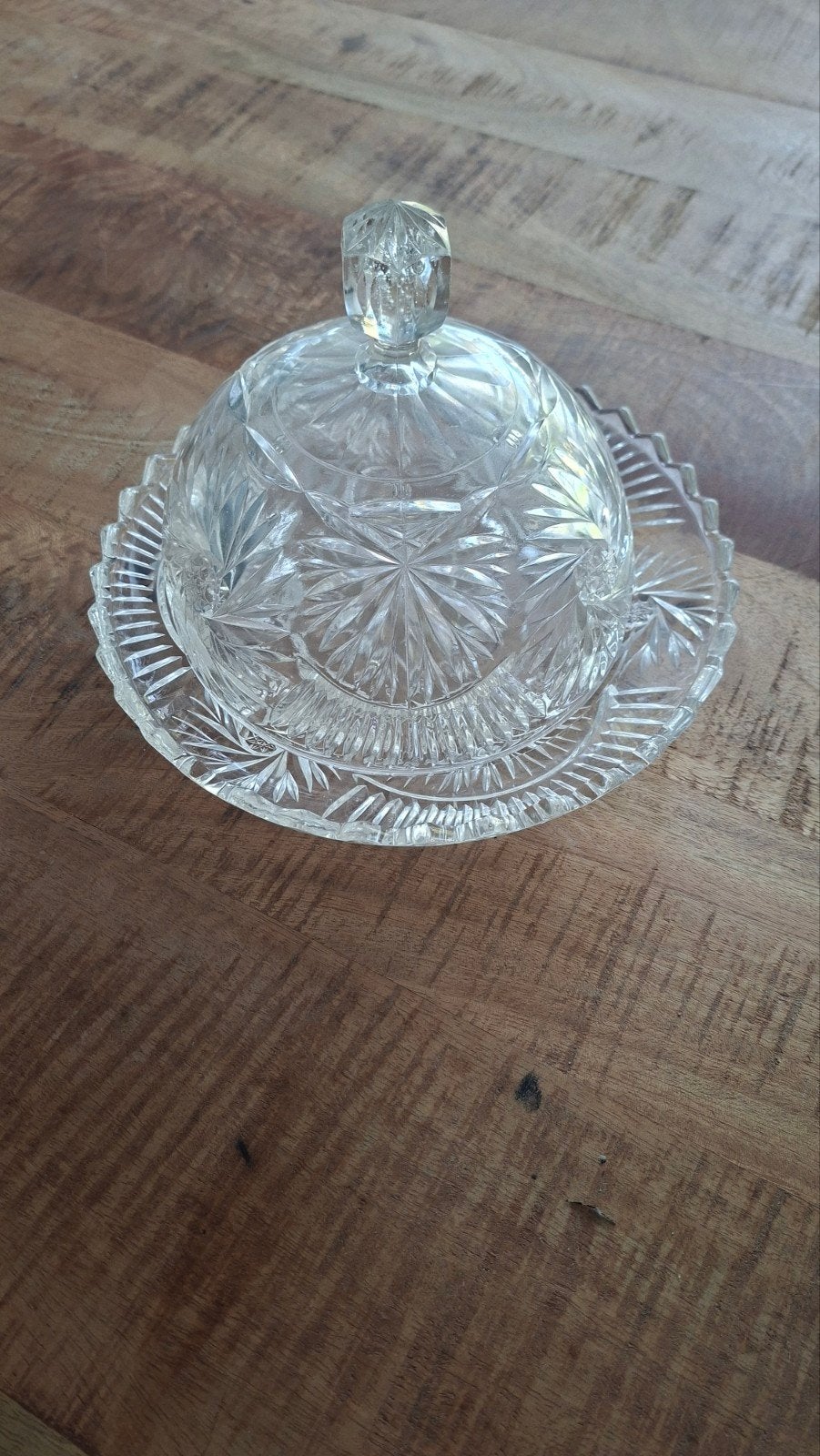 Glazen stolp met geslepen decoratie, Glas, Ophalen of Verzenden, Gebruikt, Met plateau