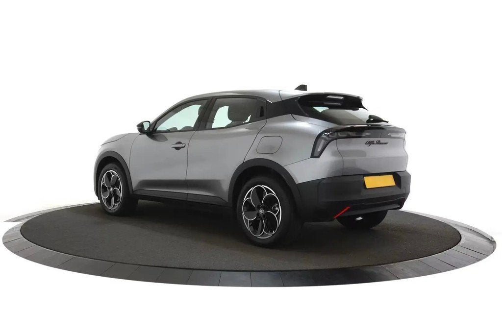 Alfa Romeo Junior Elettrica 54 kWh € 26.300,00, Automaat, Stof, Gebruikt, Parkeersensor