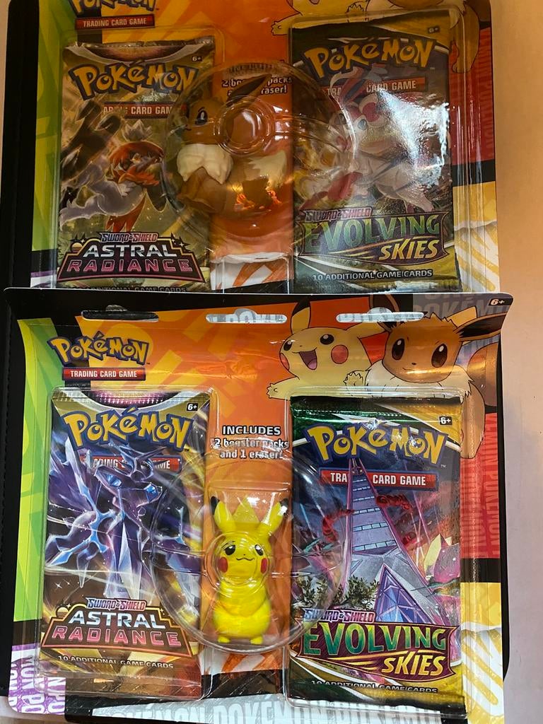 Pokemon tcg evolving skies eraser, Ophalen of Verzenden, Zo goed als nieuw