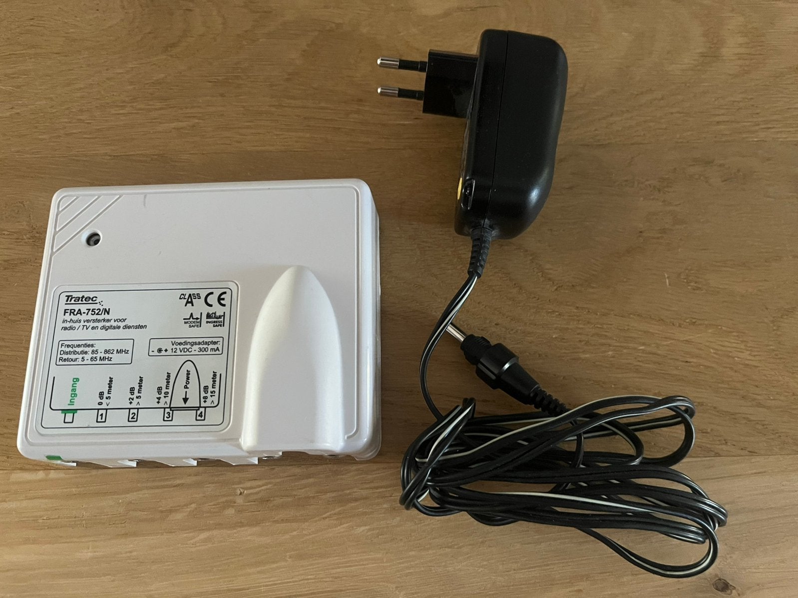 Te koop FRA-752/N radio/TV antenne versterker  (4 uitgangen), Ophalen of Verzenden, Zo goed als nieuw
