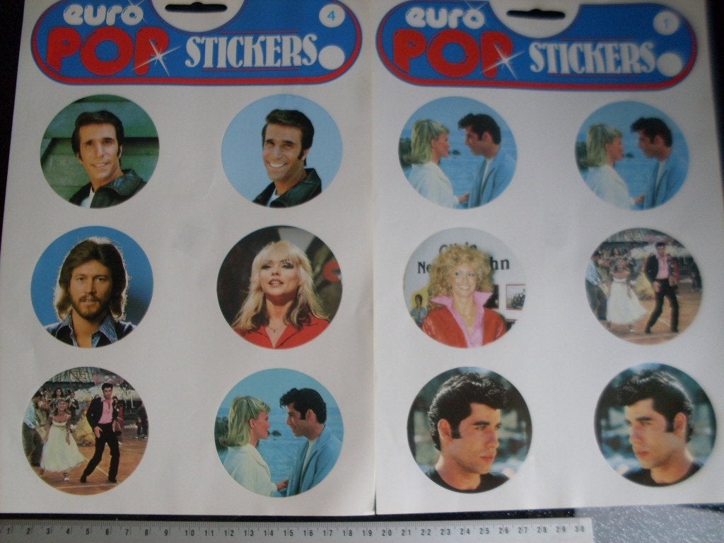 18x euro pop stickers 3 a4 vellen bee gees boney M. Kim Wild, Verzamelen, Verzenden, Zo goed als nieuw, Film, Tv of Omroep