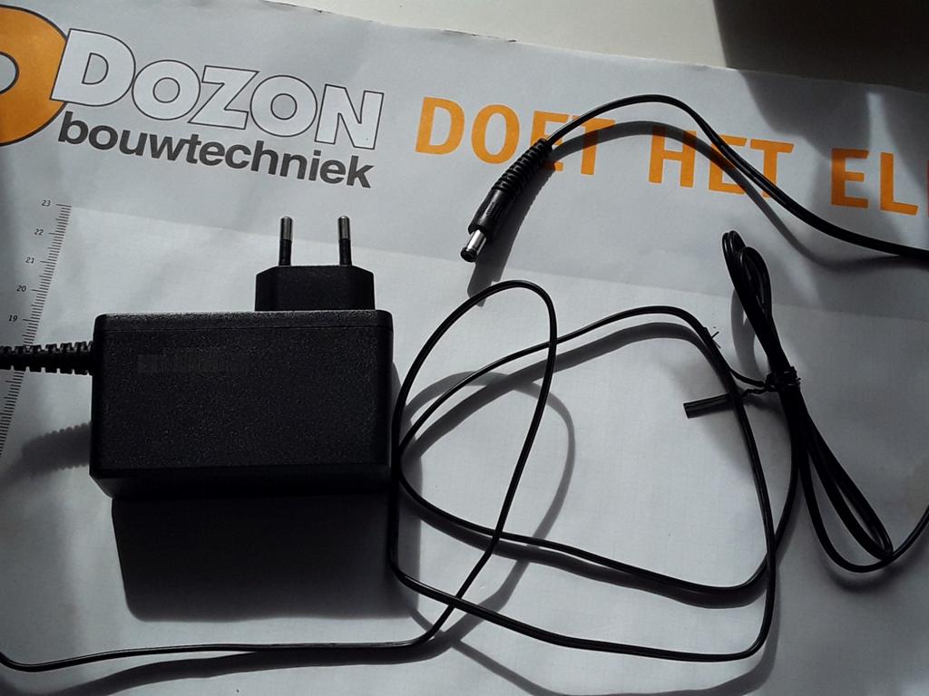 Trafo 220-12 volt, Hobby en Vrije tijd, Elektronica-componenten, Ophalen of Verzenden, Zo goed als nieuw
