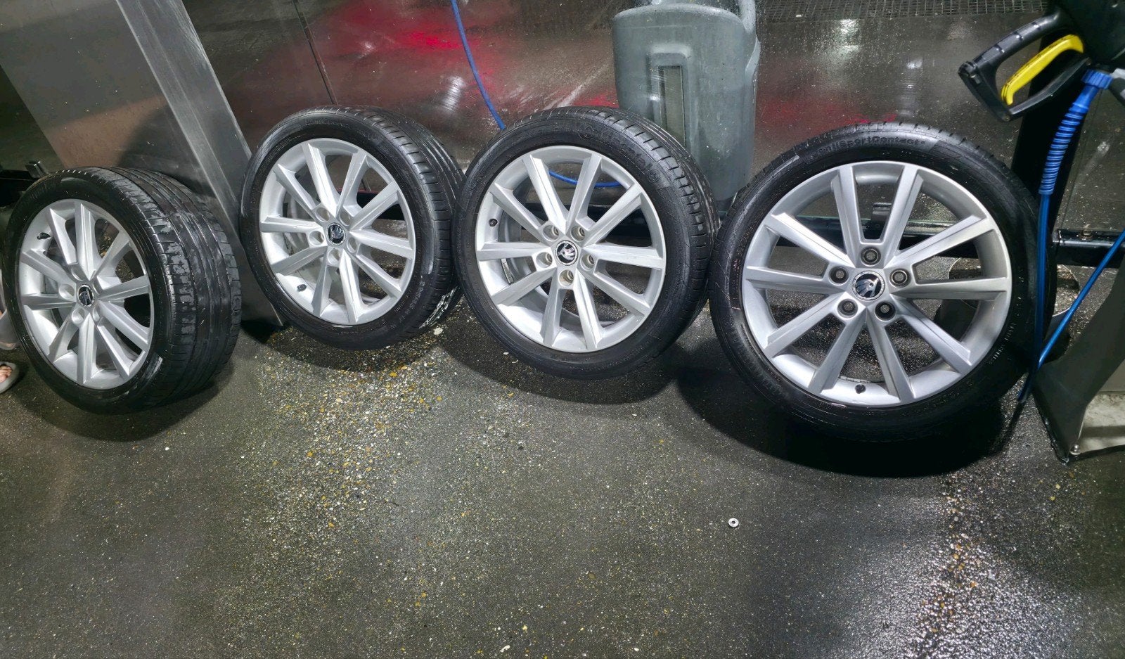 Skoda 17 inch velgen met Continental zomerbanden, Ophalen, Gebruikt