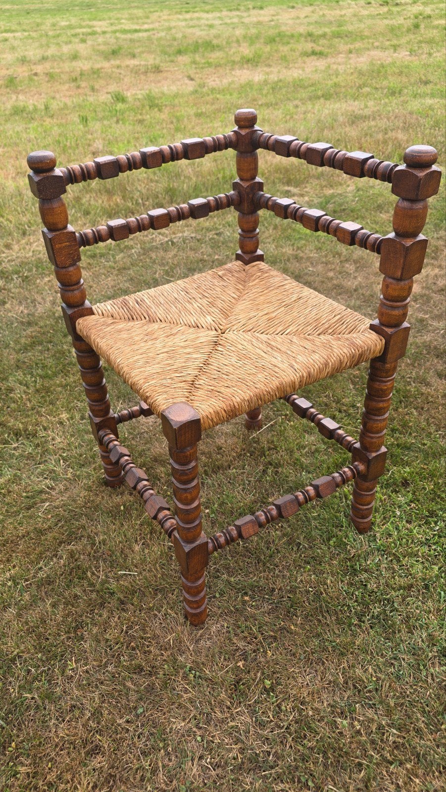 Antieke knobbelstoel donker eiken met biezen zitting, Antiek en Kunst, Antiek | Meubels | Stoelen en Banken, Ophalen of Verzenden