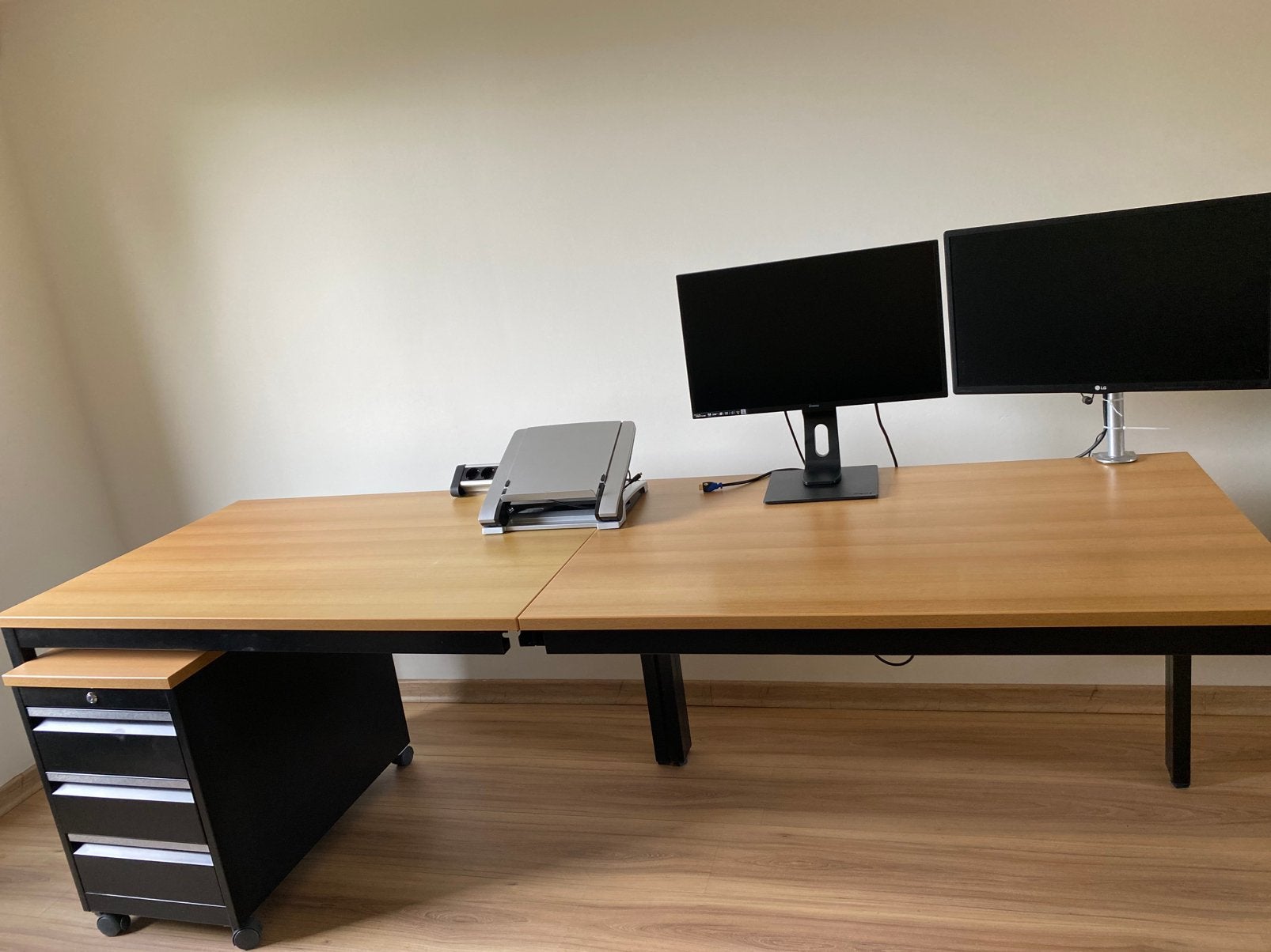 GRATIS Bureau met ladeblok (zonder schermen), Huis en Inrichting, Ophalen, 242 cm, Zo goed als nieuw, Industrieel