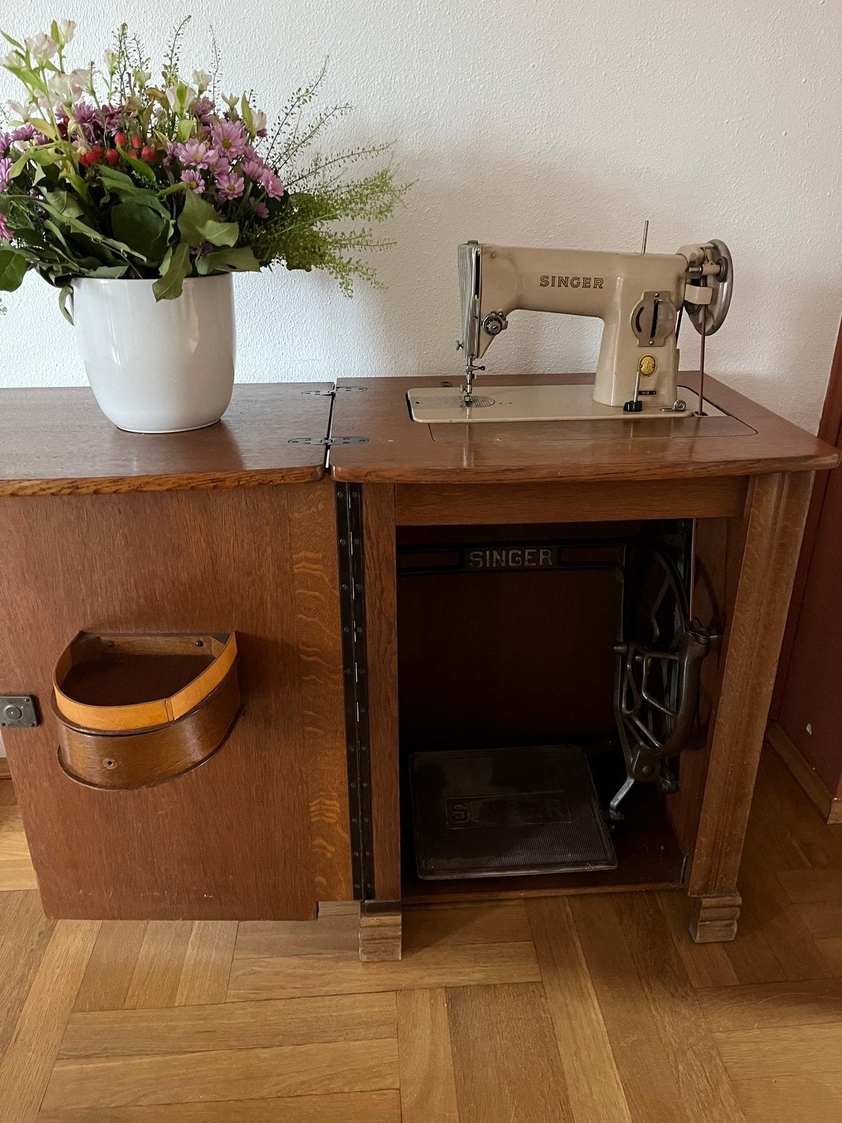Antieke Singer naaimachine in houte kast, Antiek en Kunst, Antiek | Naaimachines, Ophalen