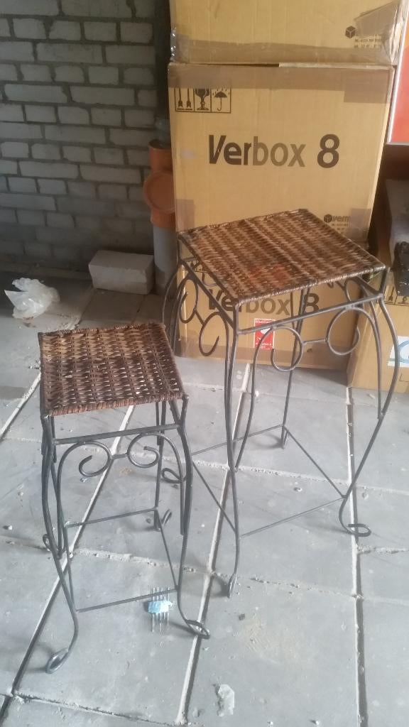Plant tafel, Huis en Inrichting, Tafels | Bijzettafels, Metaal of Aluminium, Vierkant, Ophalen of Verzenden, Zo goed als nieuw