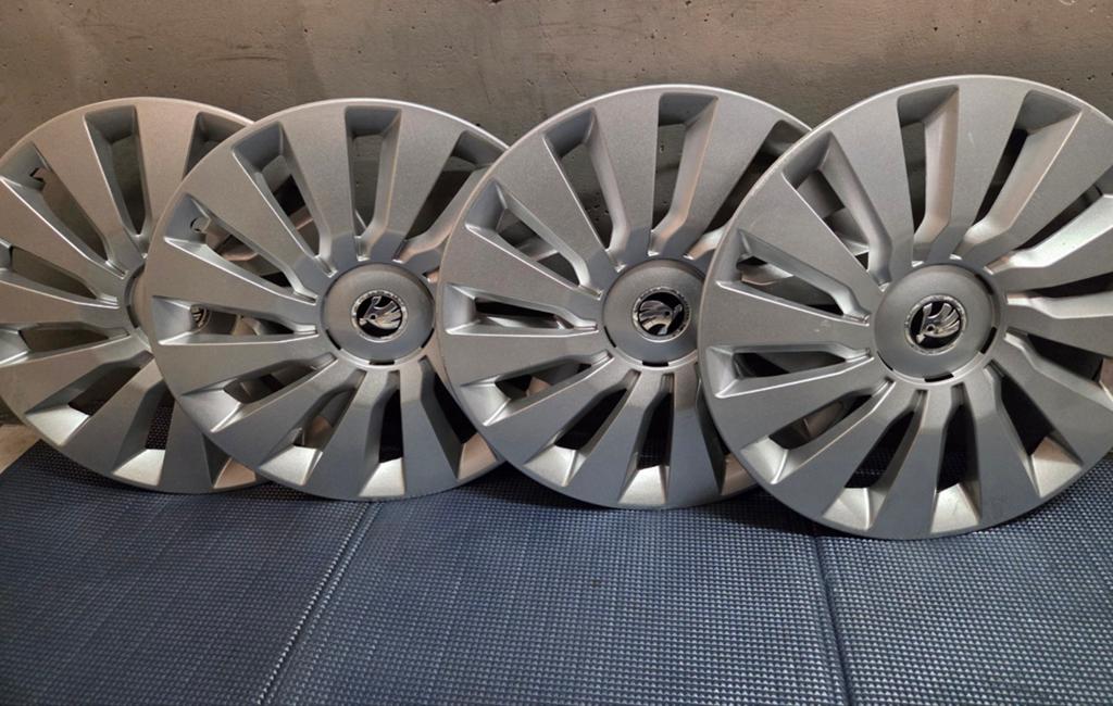 Wieldoppen Skoda 16 inch, Auto diversen, Ophalen of Verzenden