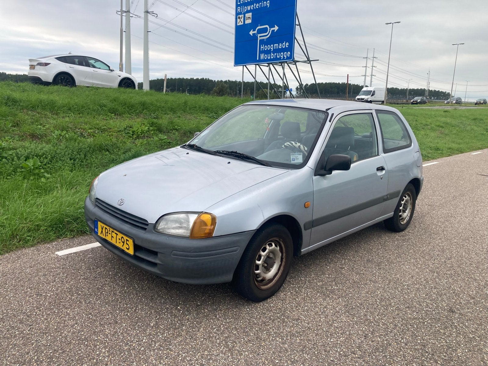 Toyota Starlet 1.3 1999 Grijs, Auto's, 15 km/l, 74 pk, 4 cilinders, Starlet