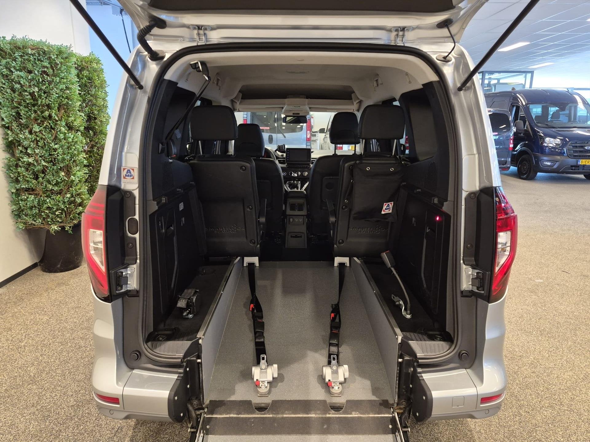 Nissan Townstar Rolstoelauto 4+1 FULL-OPTIONS, 12 maanden, Gebruikt, Overige carrosserieën, 4 stoelen