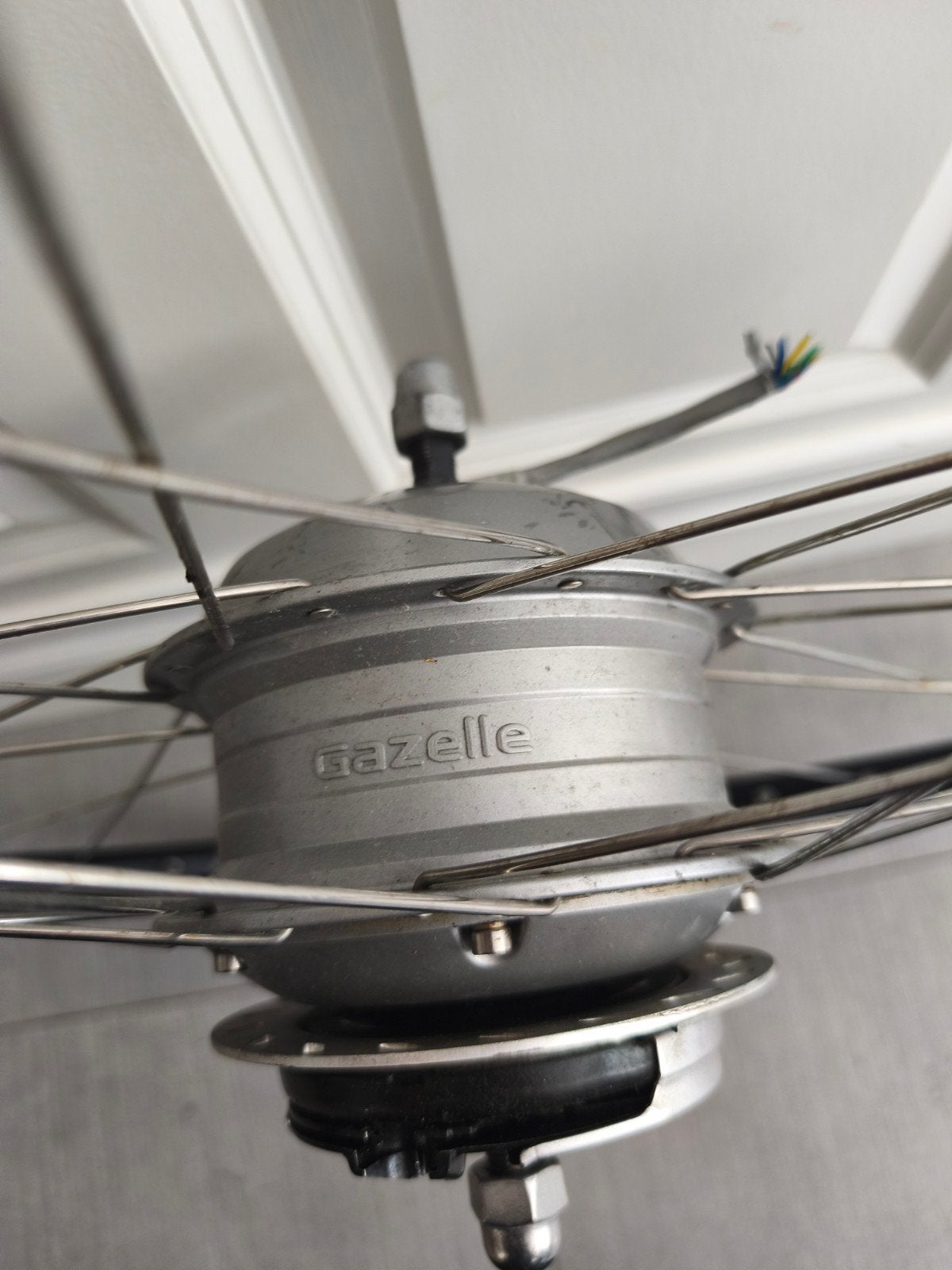 28 inch Gazelle voorwiel met Nexus naafdynamo 9 pins, Fietsen en Brommers, Fietsonderdelen, Gebruikt, Wiel, Aluminium, Elektrische fiets