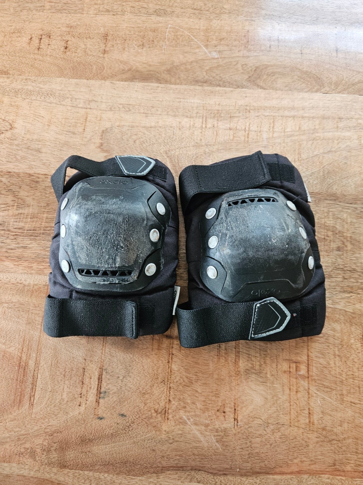 Kniebeschermers Skateboarden/Skeeleren - Decathlon Fit500, Ophalen of Verzenden, Gebruikt, Bescherming