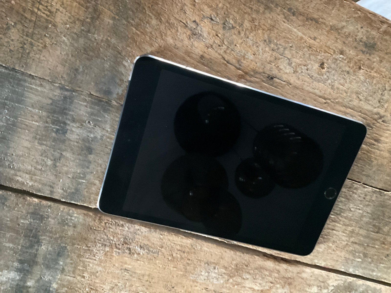 Foto 5 van Apple iPad mini 4 - Goede staat, scherm onbeschadigd