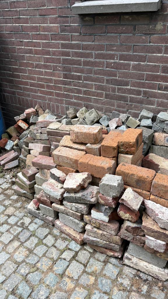 Diverse soorten stenen: bakstenen, beton en kasseien, Ophalen, Gebruikt, Bakstenen