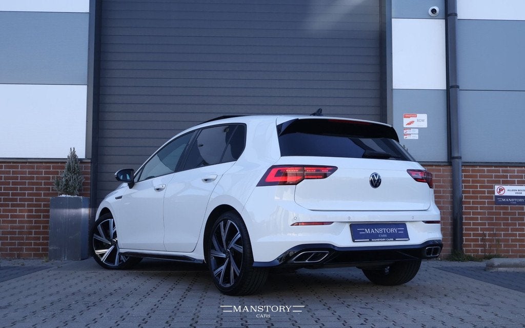 Volkswagen Golf 1.5 eTSI R-Line Business, Auto's, Volkswagen, 4 cilinders, 150 pk, Wit, Geïmporteerd