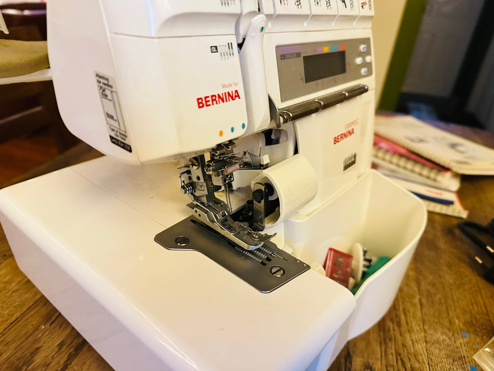 Bernina 1300 MDC Overlockmachine - zeer goede staat, Ophalen of Verzenden, Gebruikt, Lockmachine, Bernina