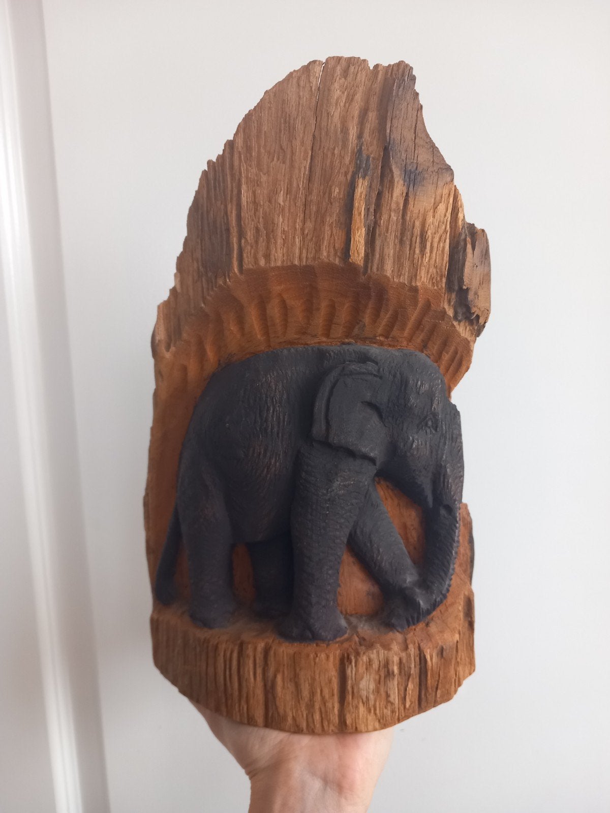 Zwaar houten olifantenbeeld - 32 cm hoog, Antiek en Kunst, Ophalen of Verzenden, 20 - 50 cm, Beeld, Hout