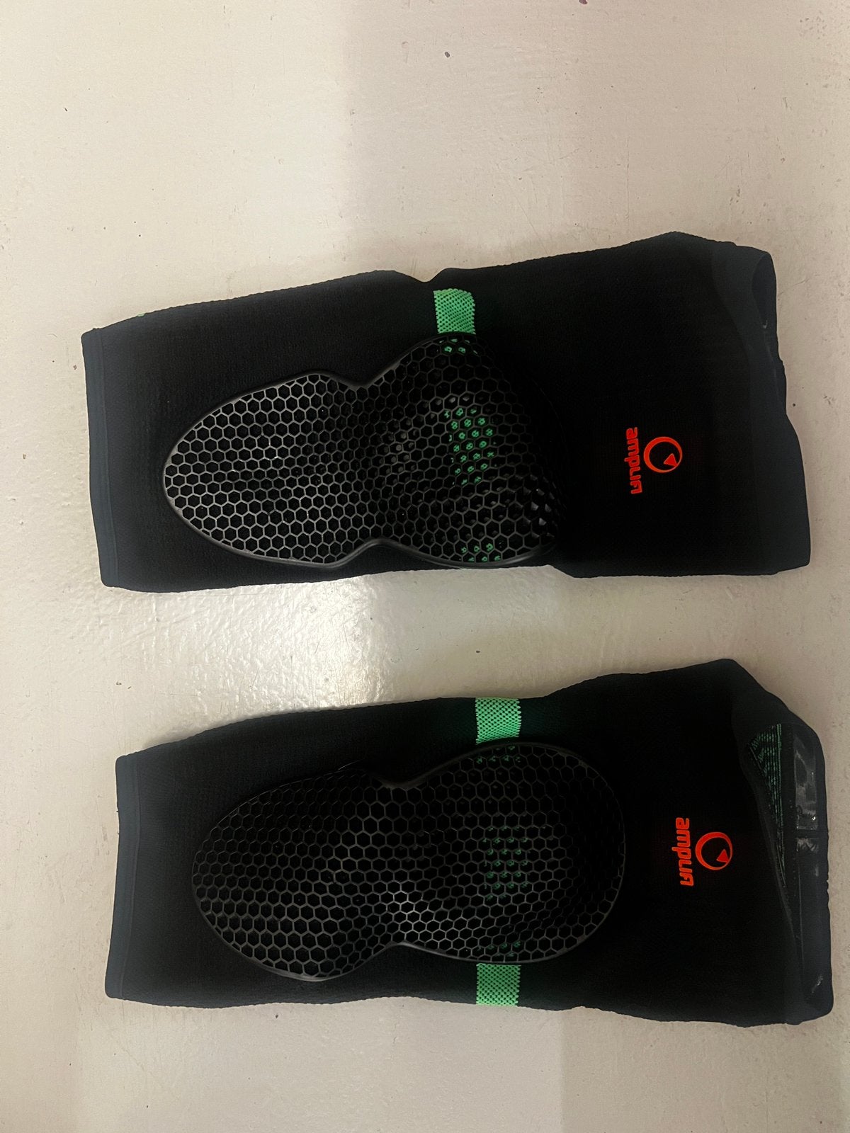 Amplifi Kniebeschermers / Knee Pads – Zeer Goede Staat, Ophalen of Verzenden, Zo goed als nieuw, Helm of Bescherming