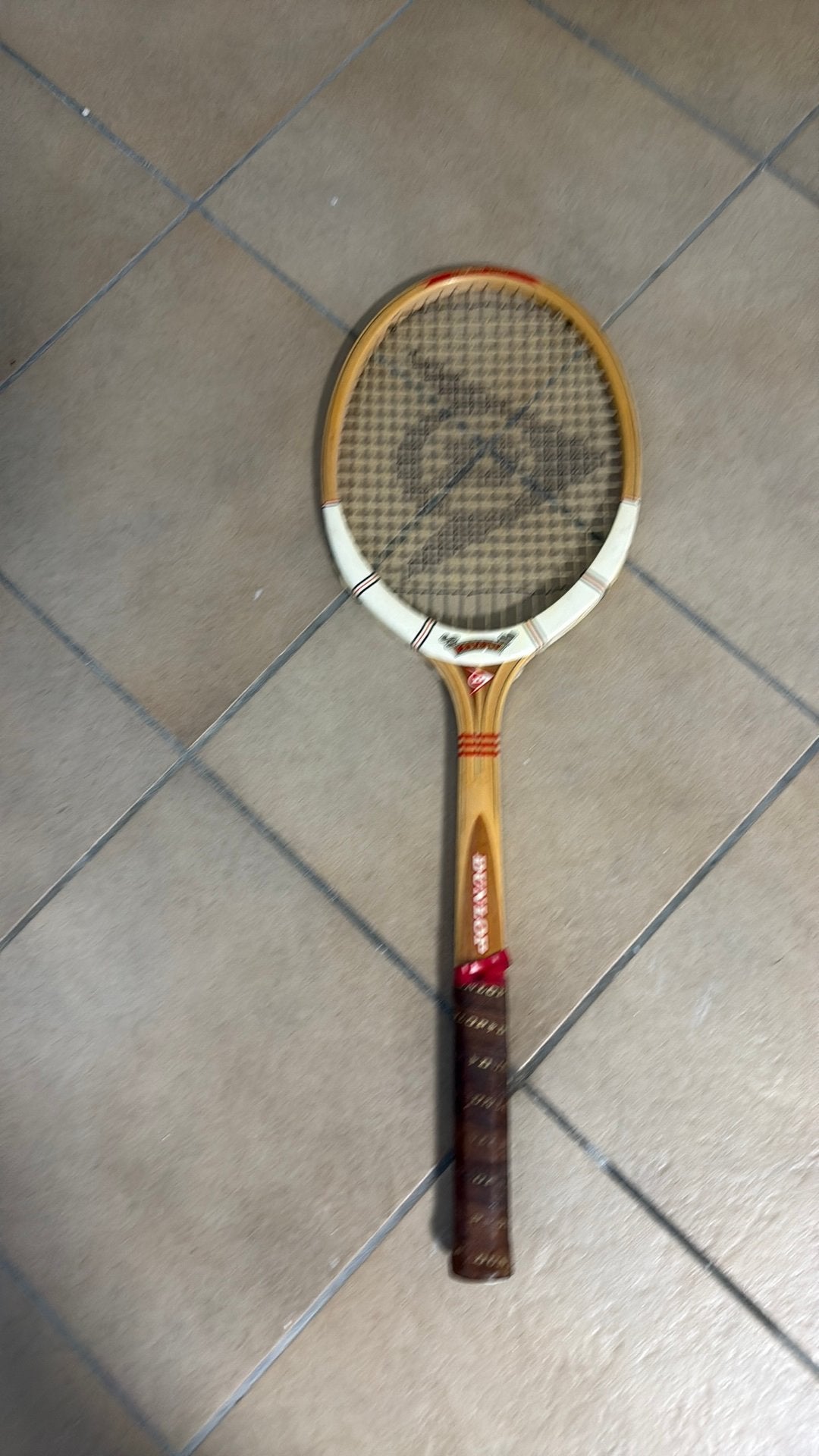 Vintage houten tennisracket Dunlop, Sport en Fitness, Tennis, Gebruikt, L4, Ophalen of Verzenden, Racket