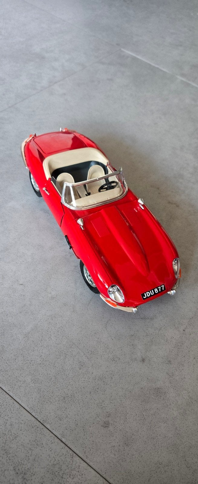 Bburago Jaguar E-Type 1961 rood schaal 1:18, Hobby en Vrije tijd, Ophalen of Verzenden, Gebruikt, Auto, Bburago