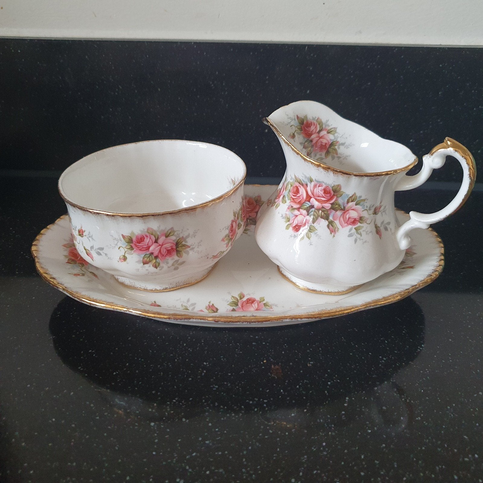 Engels porseleinen roomstel. paragon Elizabeth rose, Ophalen