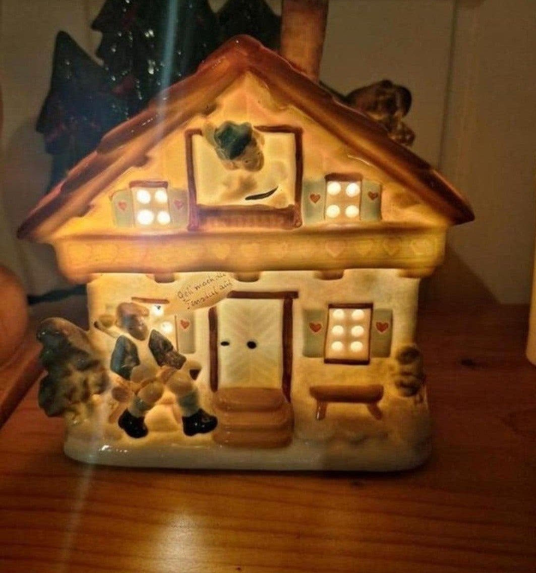 Vintage Puntgaaf Porseleinen Parfum Lampje Huisje, Ophalen of Verzenden