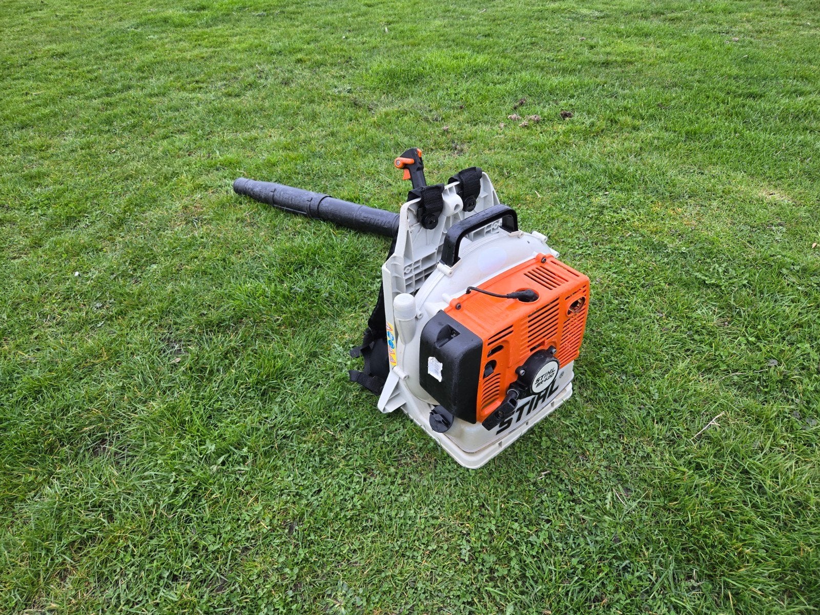 Nette Stihl BR 420 Bladblazer | Ruggedragen BR420 | 2 takt, Tuin en Terras, Bladblazers, Info@stihl.nl, Gebruikt, Ruggedragen