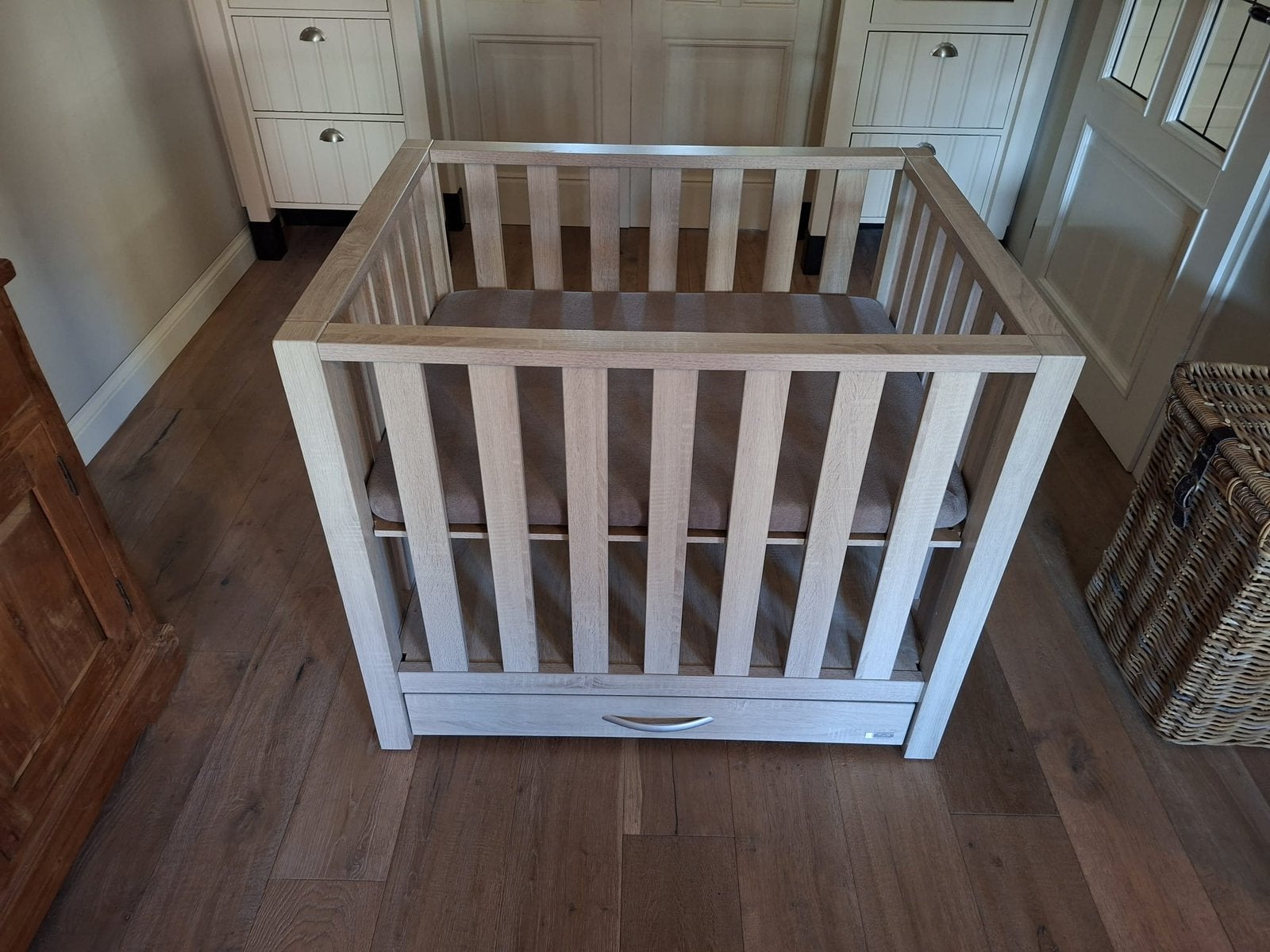Twf box grijs met lade, Kinderen en Baby's, Boxen, Zo goed als nieuw, In hoogte verstelbaar, Boxkleed, Lade, Ophalen
