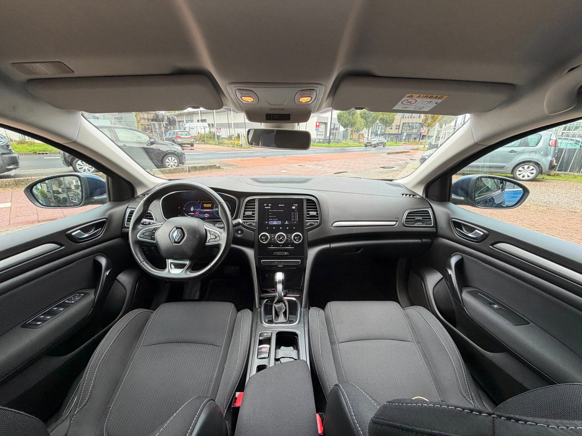Renault Mégane Estate 1.6 E-Tech Plug-In Hybrid 160 Busines, Auto's, Gebruikt, 4 cilinders, Blauw, 91 pk