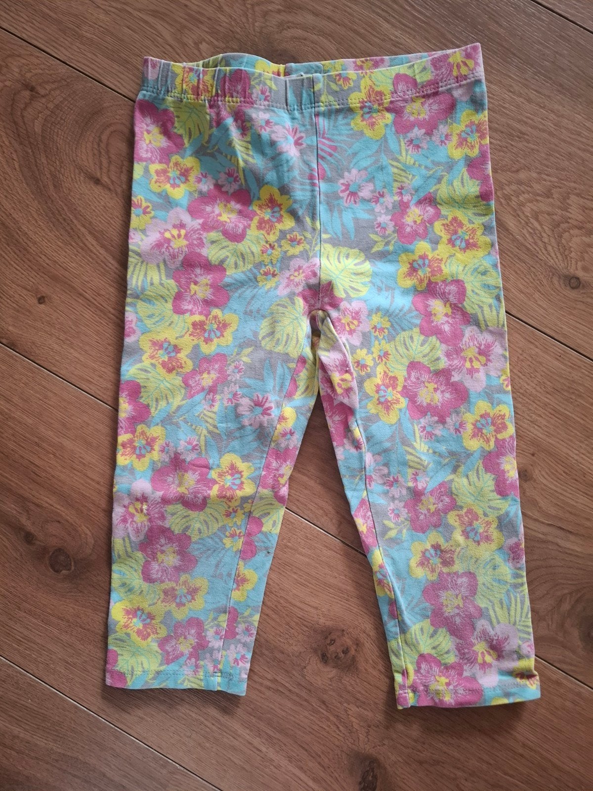 Bloemenprint legging maat 128, Kinderen en Baby's, Kinderkleding | Maat 128, Broek, Gebruikt, Meisje, Cool Club