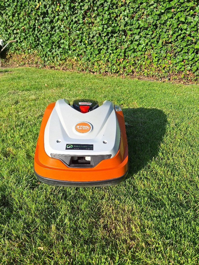 Robotmaaier Stihl - max 2200m2, Tuin en Terras, Robotmaaiers, Gebruikt, Meer dan 25 cm, Met regensensor, Bestuurbaar via app, Ophalen