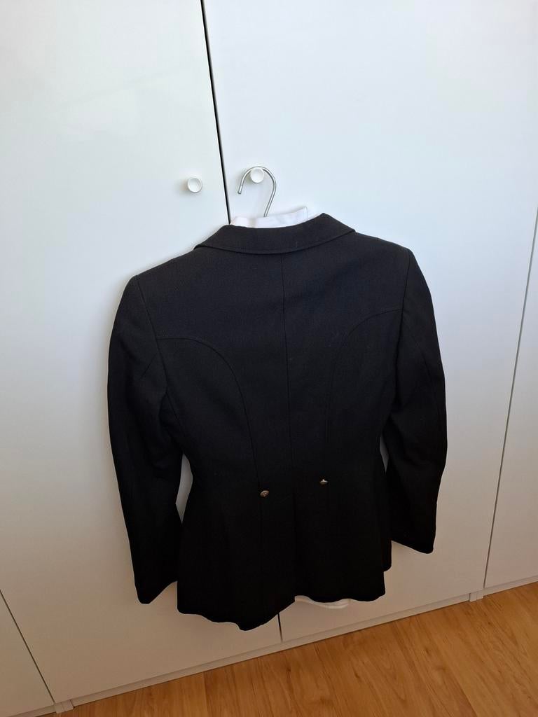 Set paardrij blouse, jasje, plastron met speld, Ophalen of Verzenden, Zo goed als nieuw