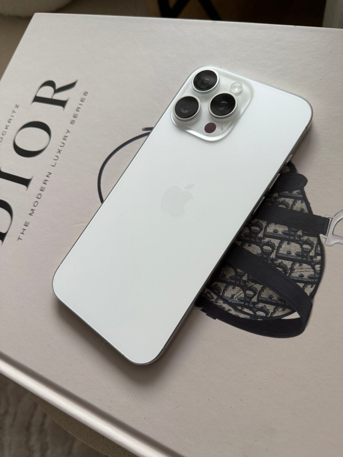 Apple IPhone 16 Pro 256GB Wit, Telecommunicatie, Mobiele telefoons | Apple iPhone, Ophalen of Verzenden, Zo goed als nieuw, Wit