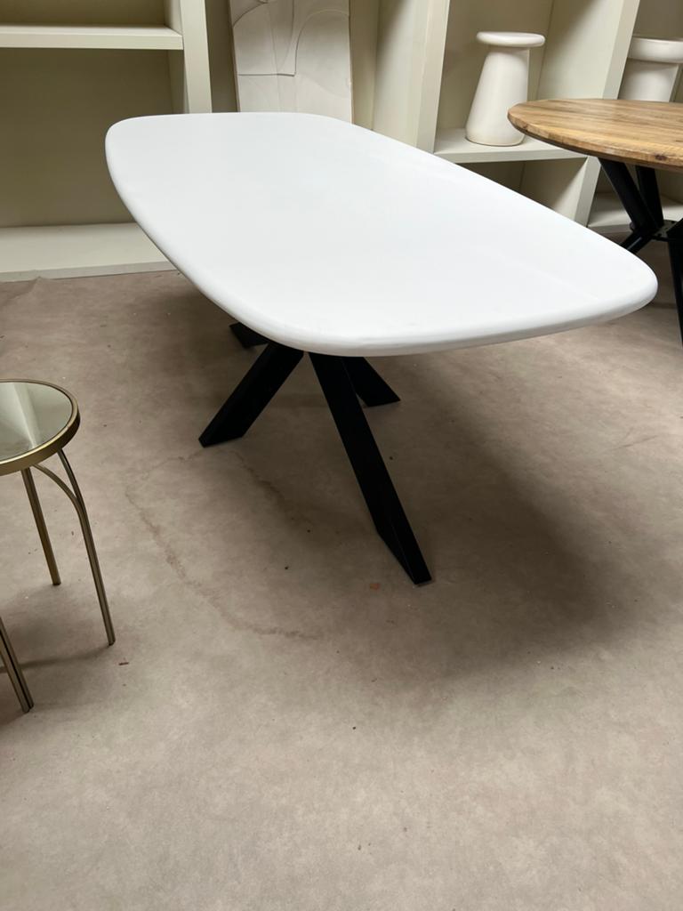 Eettafel deens ovaal beton cire wit 200cm met stalen poot, Huis en Inrichting, Tafels | Eettafels, Info@savoireinteriors.com, Rechthoekig