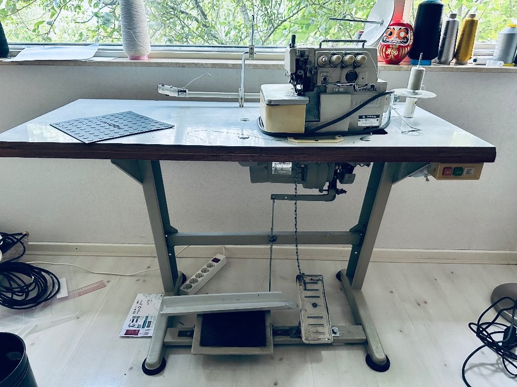 Professionele 4-draads overlockmachine Typical GN793, Ophalen, Gebruikt, Lockmachine, Overige merken