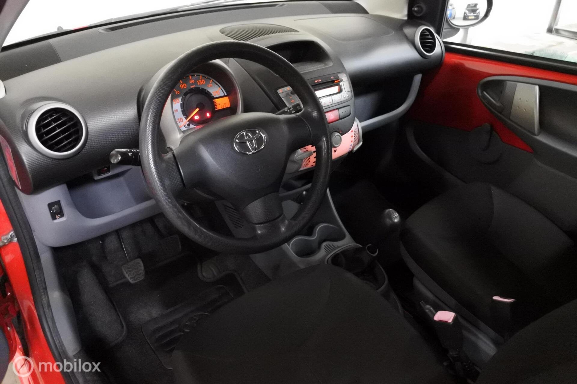 Toyota Aygo I 1.0 I Comfort I 28713KM NAP! I 5 Deurs, Auto's, Voorwielaandrijving, Stof, Gebruikt, Zwart
