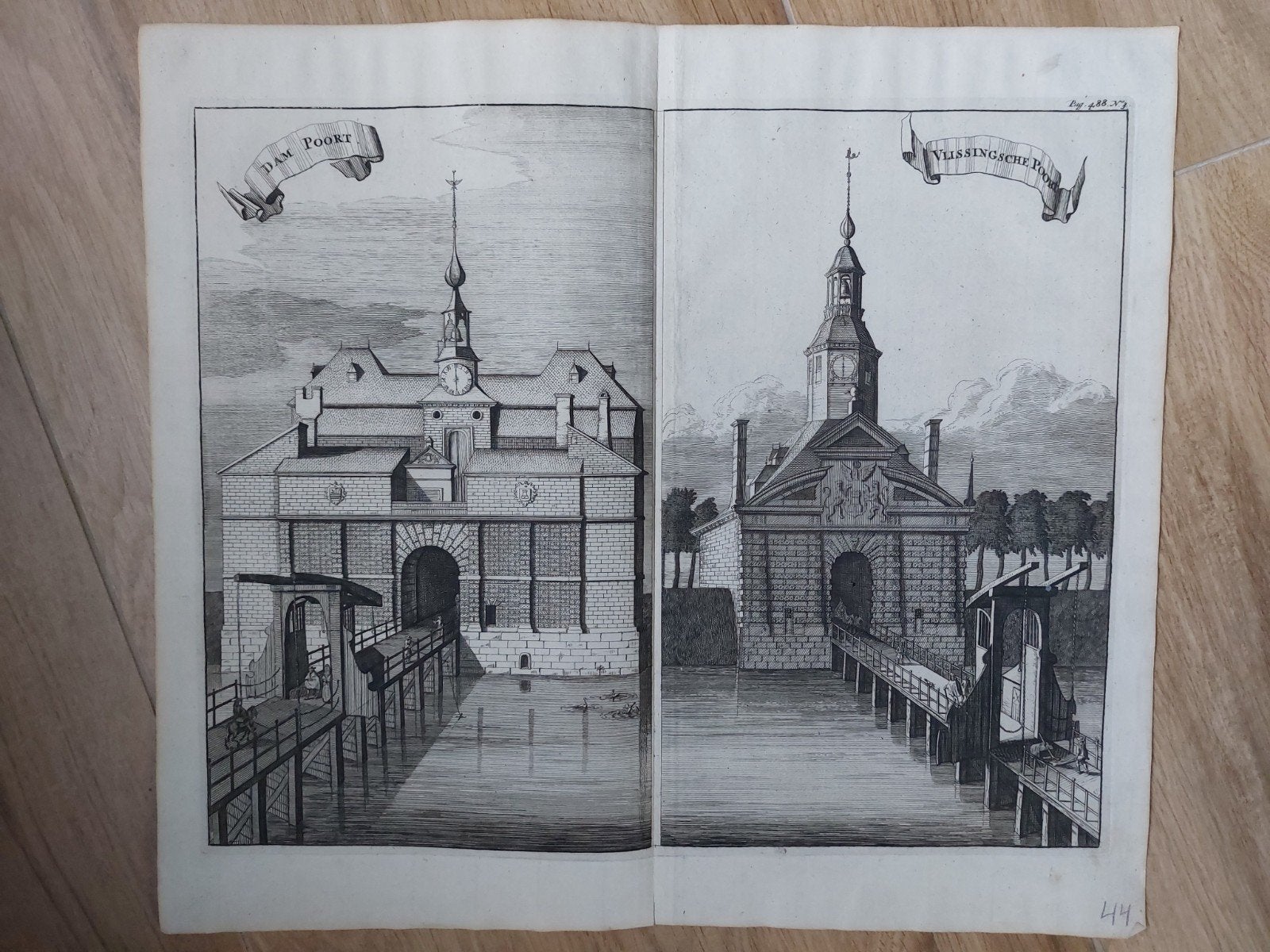8 Dam Poort & Vlissingsche Poort Middelburg Gravure uit 1696, Antiek en Kunst, Origineel, 34 cm, Stadsgezicht, 27 cm