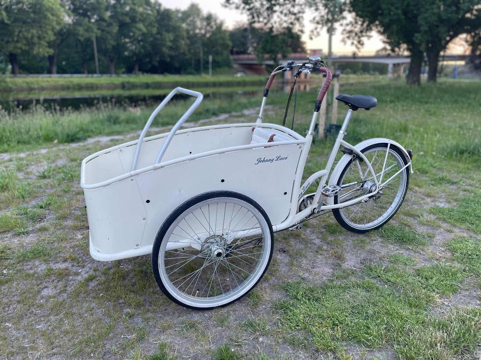 Johnny Loco bakfiets crème kleur met regenhuif en extra's, Fietsen en Brommers, Fietsen | Bakfietsen, Ophalen, Gebruikt, Huif